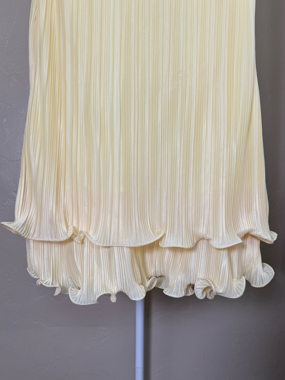 Commense Soft Butter Yellow Pleated Layered Ruffle Skirt Cami Set NWT Medium - Picture 7 of 13